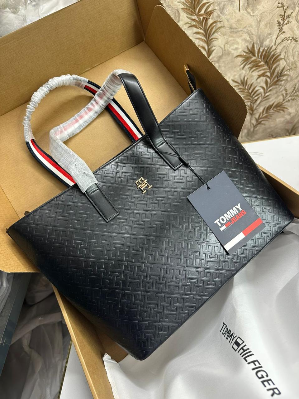 TOMMY HILFIGER ICONIC STRIPES LEATHER TOTE