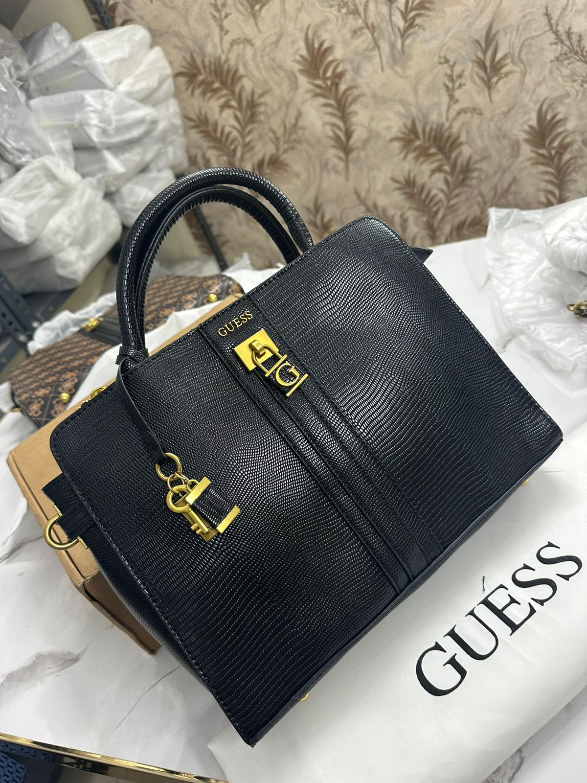 GUESS GINEVRA TOP HANDLE BAG