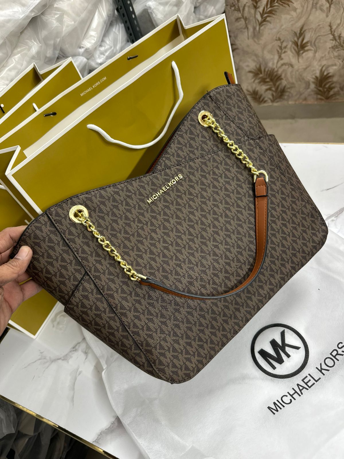 MICHAEL KORS JET SET TOTE HANDBAG