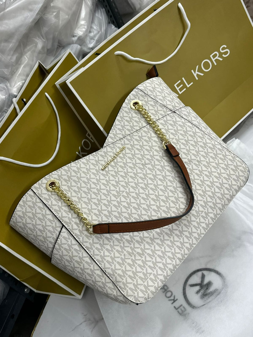 MICHAEL KORS JET SET TOTE HANDBAG